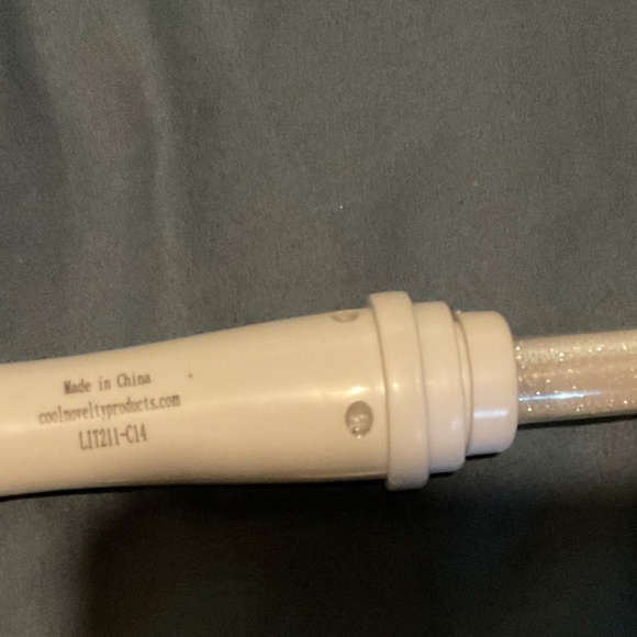 Disneys  FROZEN SNOWFLAKE GLOW WAND  NWT - Picture 11 of 15